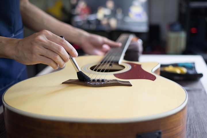Discover easy steps to beautifully finish your guitar with our beginner-friendly guide. Achieve a professional look on your first try!